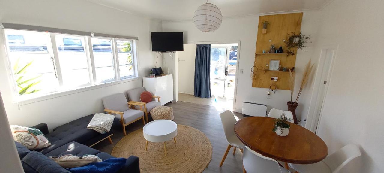 Surf N Stay Whangamata Bagian luar foto