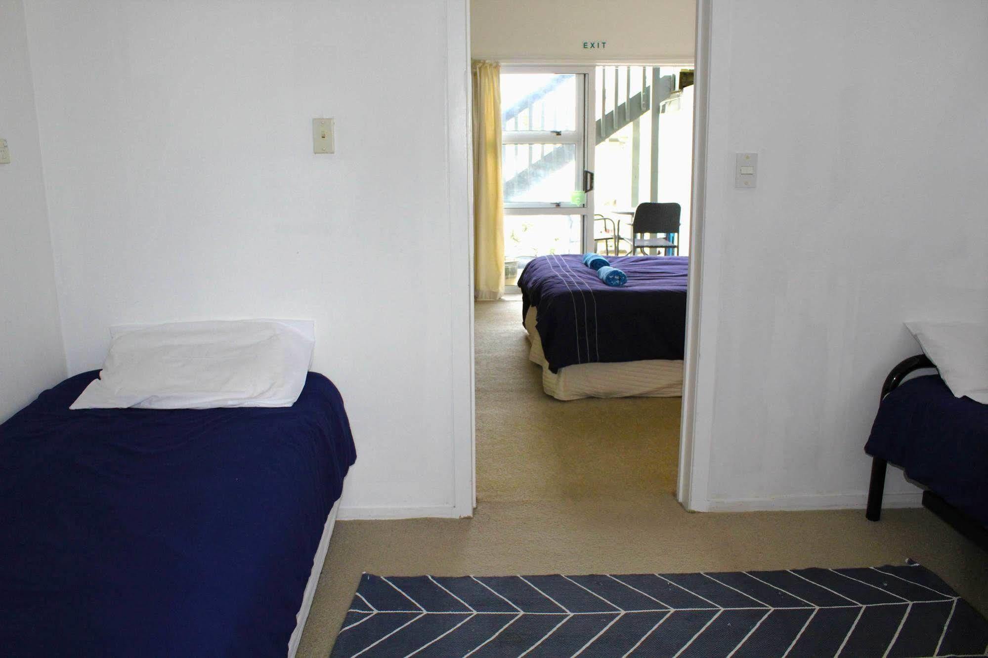 Surf N Stay Whangamata Bagian luar foto